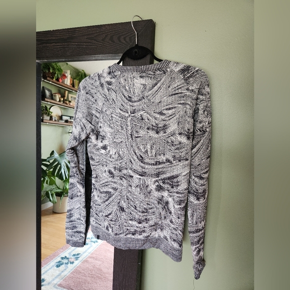 Lululemon Keep the Heat Long Sleeve - Picture 2 of 2